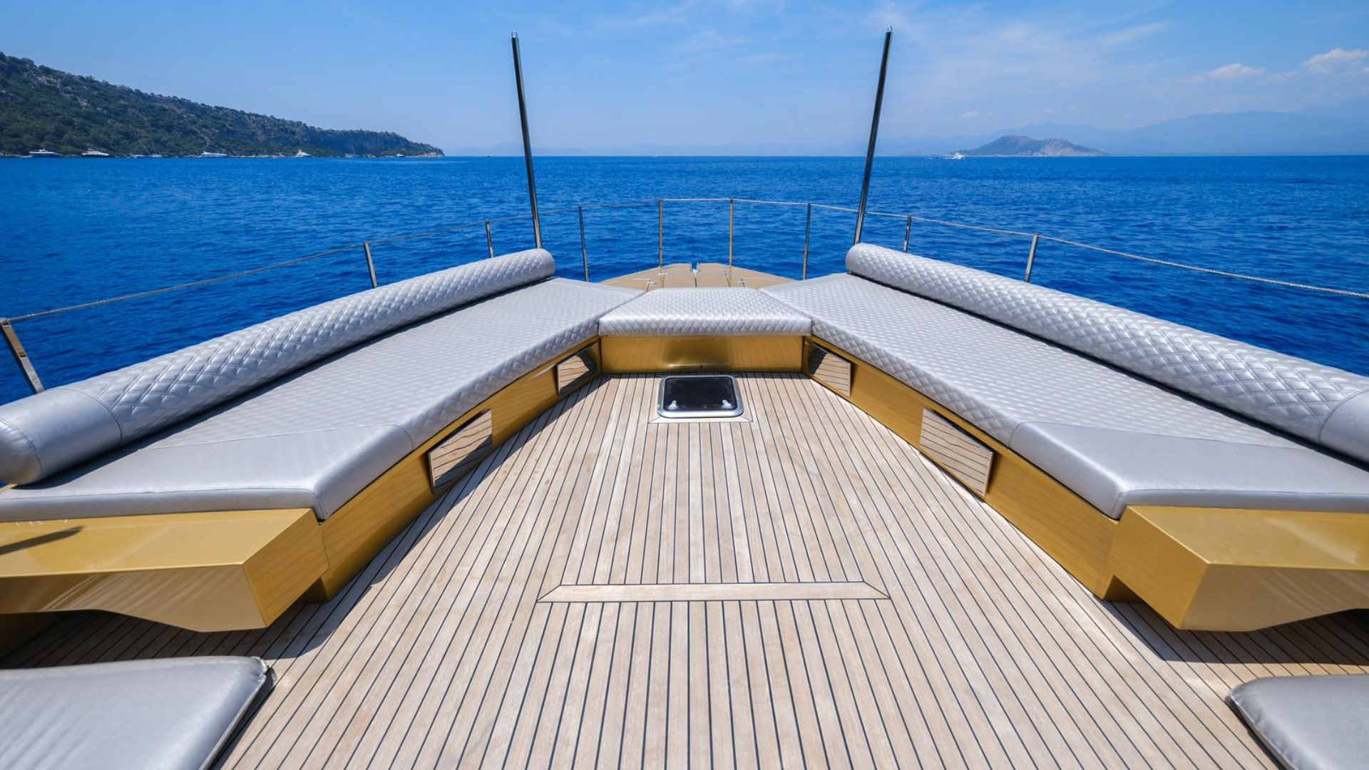 gocek-motoryat-fethiye-trawler-kiralama (10) Göcek Motor Yat Kiralama – Mazu 58 ile Lüks Deniz Tatili Göcek Motor Yat Kiralama | Mazu 58 Lüks Motor Yat ile Göcek Koylarında Özel Tatil Göcek motor yat kiralama seçenekleri arasında öne çıkan Mazu 58 motor yat, Göcek’in eşsiz koylarını keşfetmek isteyen misafirler için konfor, hız ve lüksü bir arada sunar. Modern tasarımı ve yüksek performansı sayesinde Göcek ve çevresinde unutulmaz bir deniz tatili yaşayabilirsiniz. Türkiye’nin en popüler yat turizmi bölgelerinden biri olan Göcek, turkuaz koyları, sakin denizi ve doğa ile iç içe atmosferi ile motor yat kiralama için ideal destinasyonlardan biridir. Özellikle günübirlik veya haftalık motor yat kiralama seçenekleri ile Göcek’in gizli koylarını keşfetmek mümkündür.